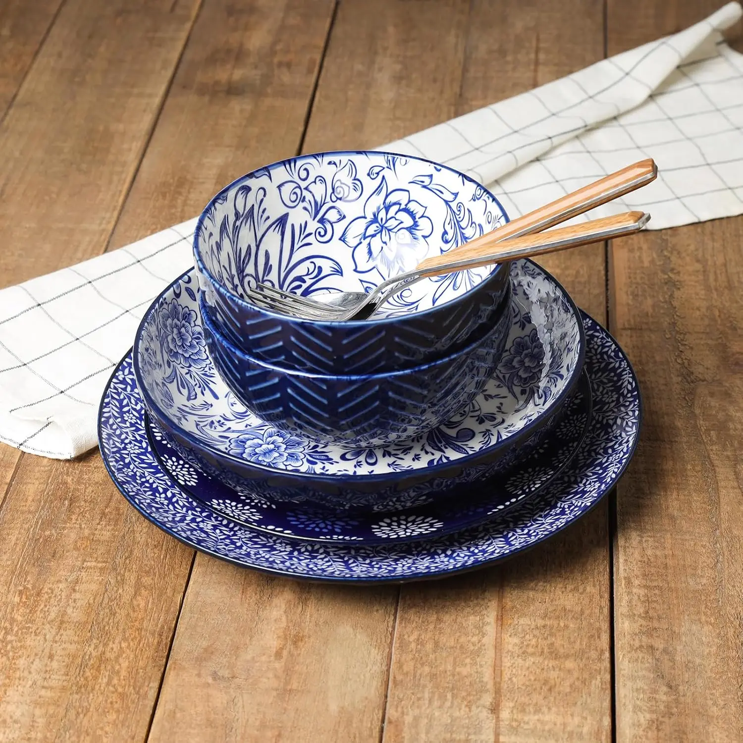 Beautiful Porcelain 16 Piece Dishes Set- 4 Place Settings - Image 3