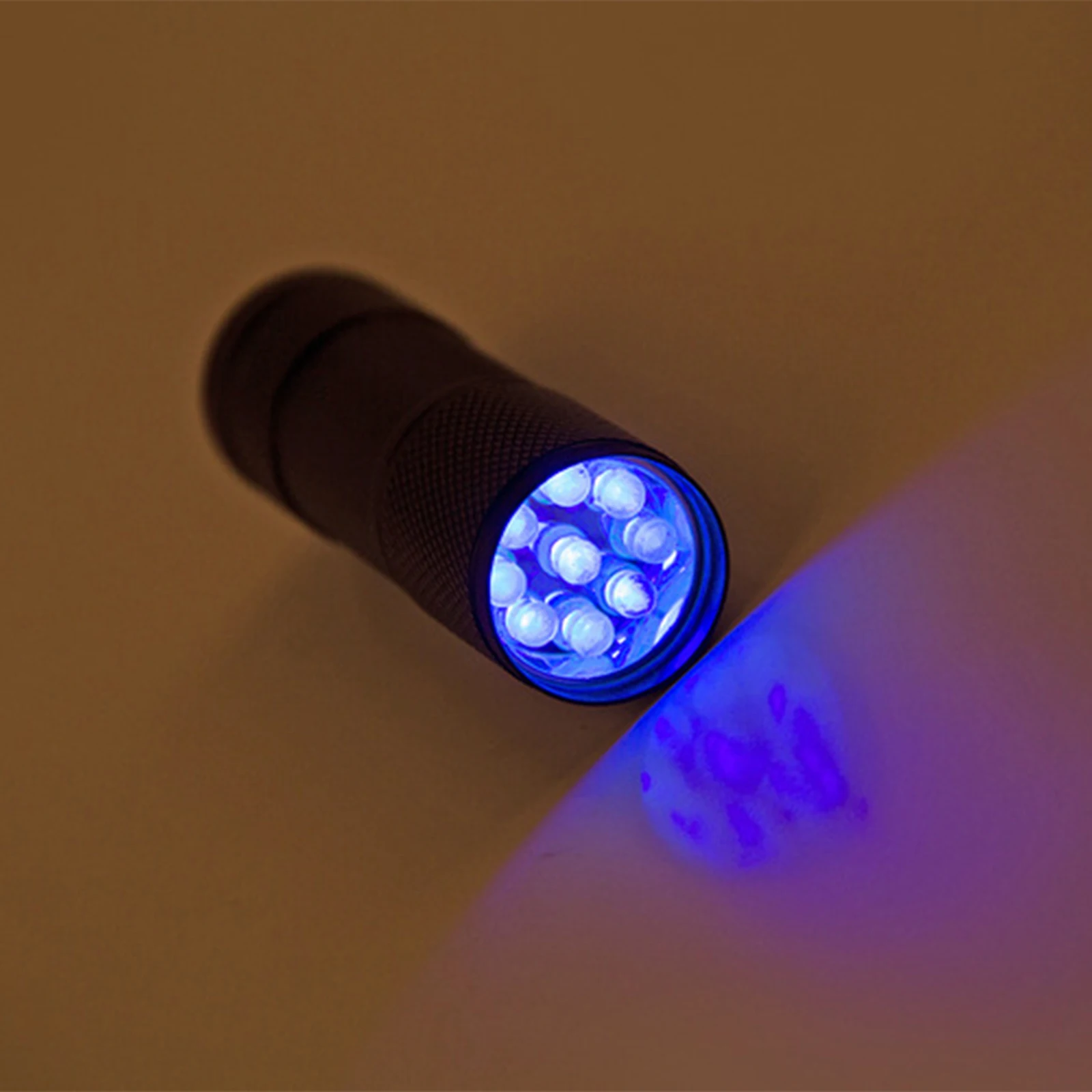 Cat/ Dog Urine Detection UV Flashlight Detects Urine and Pet Stains - Image 2